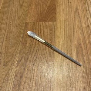 5 for $25 item 🌺 Complex Culture All Over Highlight Powder Brush